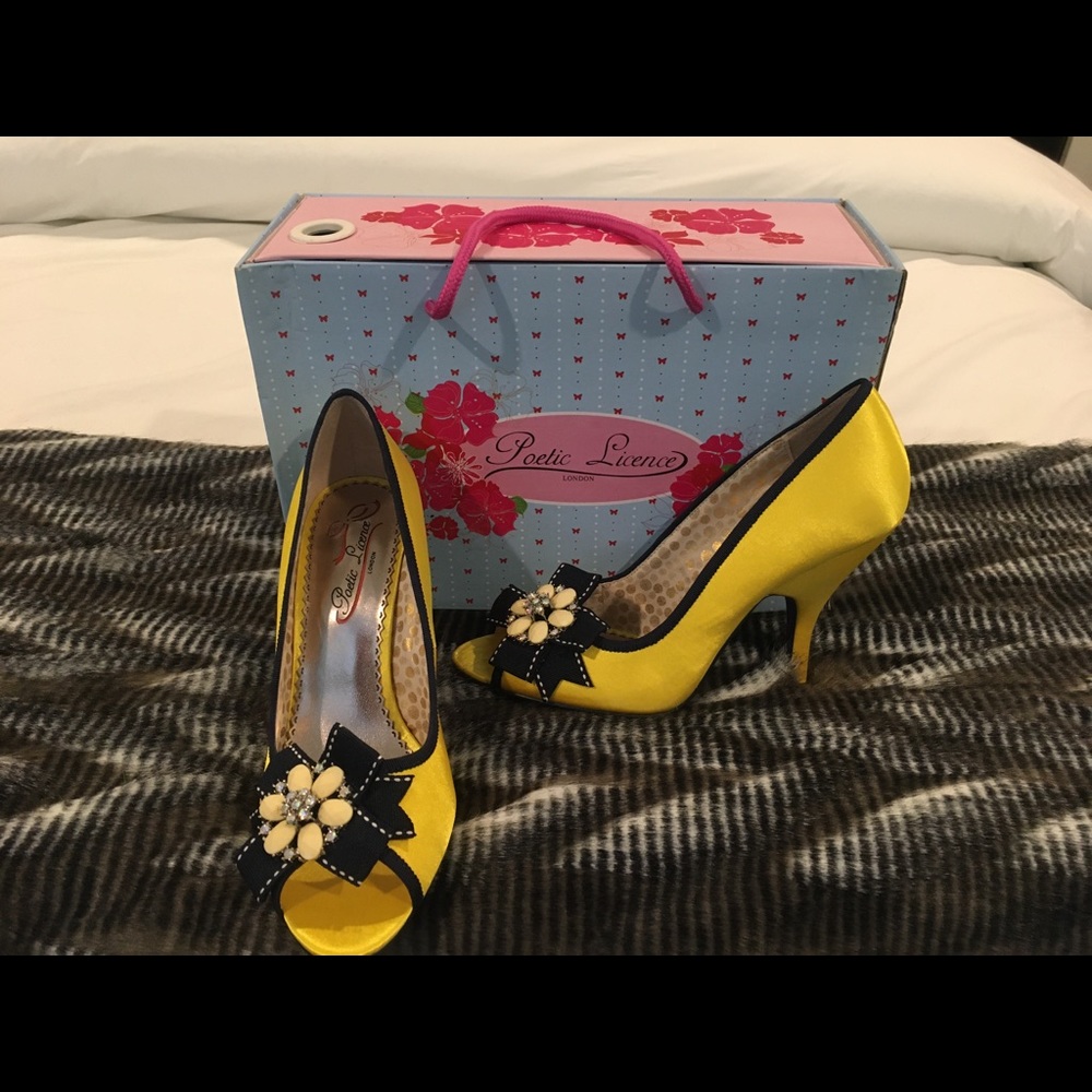 Poetic License Dazzling Yellow Peep Toe Pump